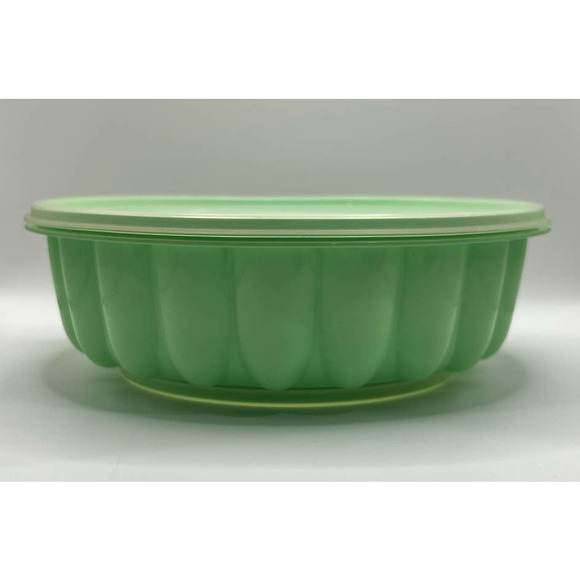 Vintage Tupperware Jadeite Jello Mold Retro Kitchen - Picture 2 of 6